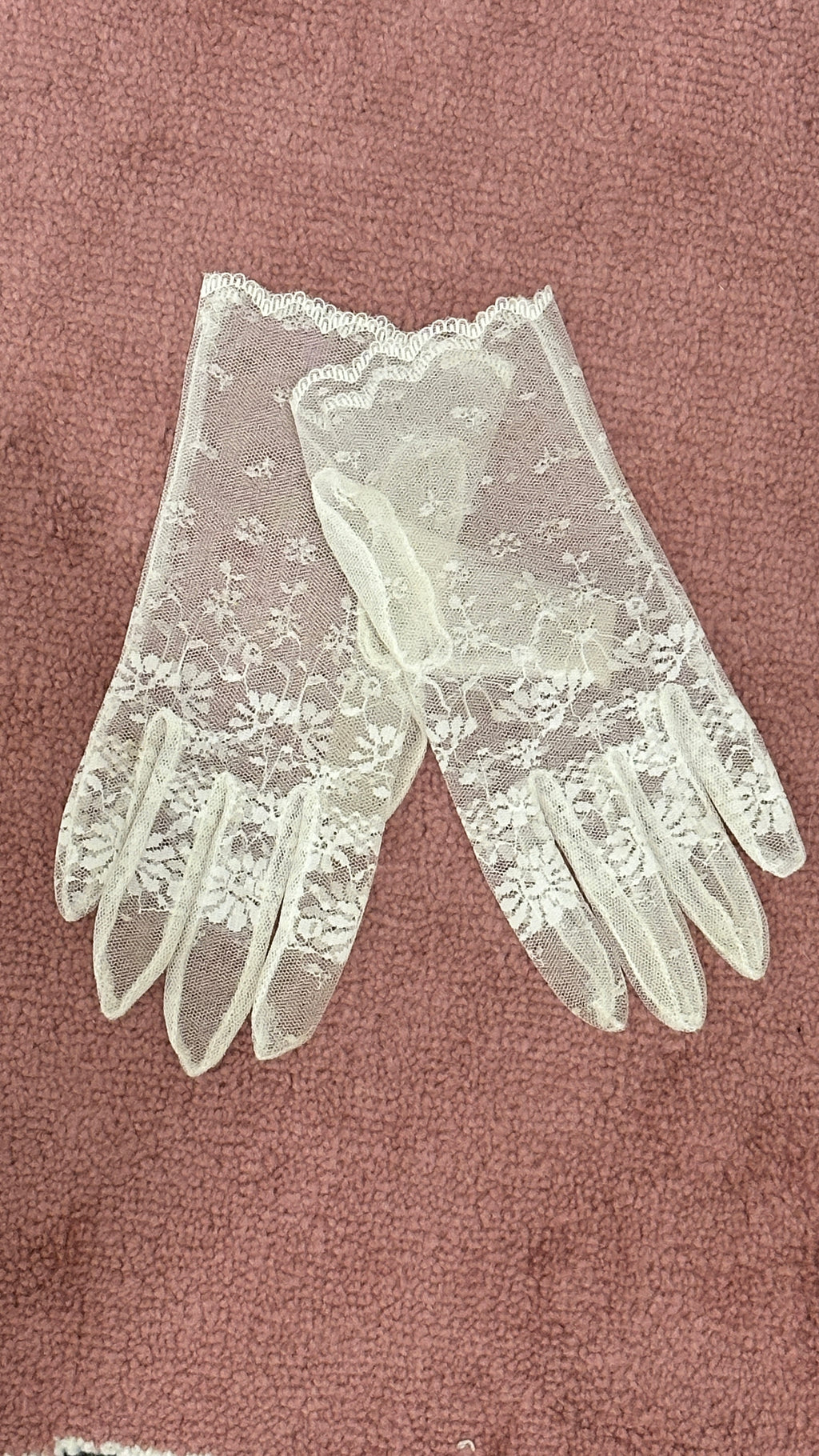 60s White Lace Wrist Gloves