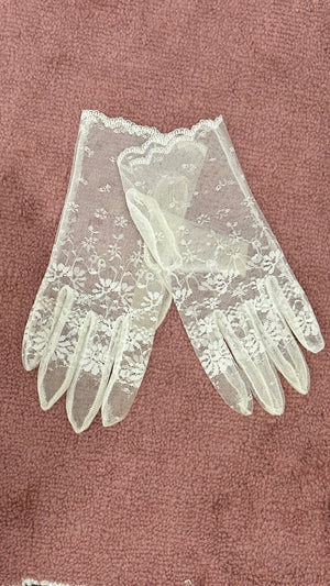 60s White Lace Wrist Gloves